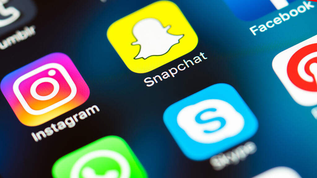 Les fausses informations se propagent rapidement sur les réseaux sociaux.