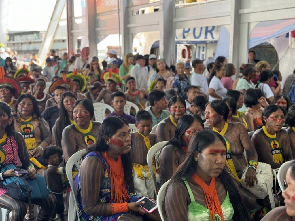 Caiapós se preparam para a partida da Caravana da Resposta, em Belém. (12/112025)