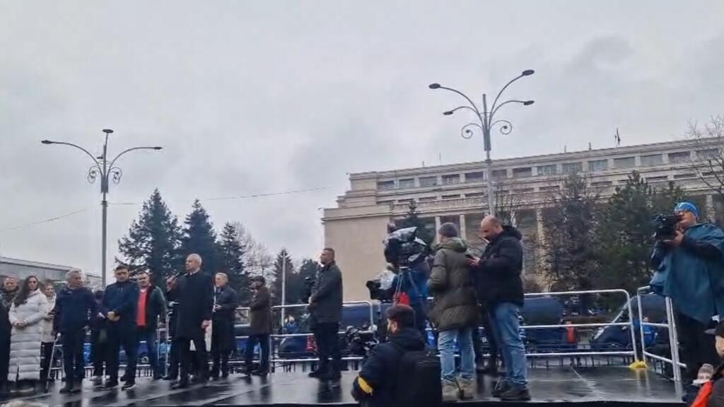 Kostadin Kostadinov, deputat al formațiunii ultranaționaliste ”Renașterea” din Bulgaria rostește un discurs la mitingul organizat de AUR în Piața Victoriei, București, 1 martie 2025