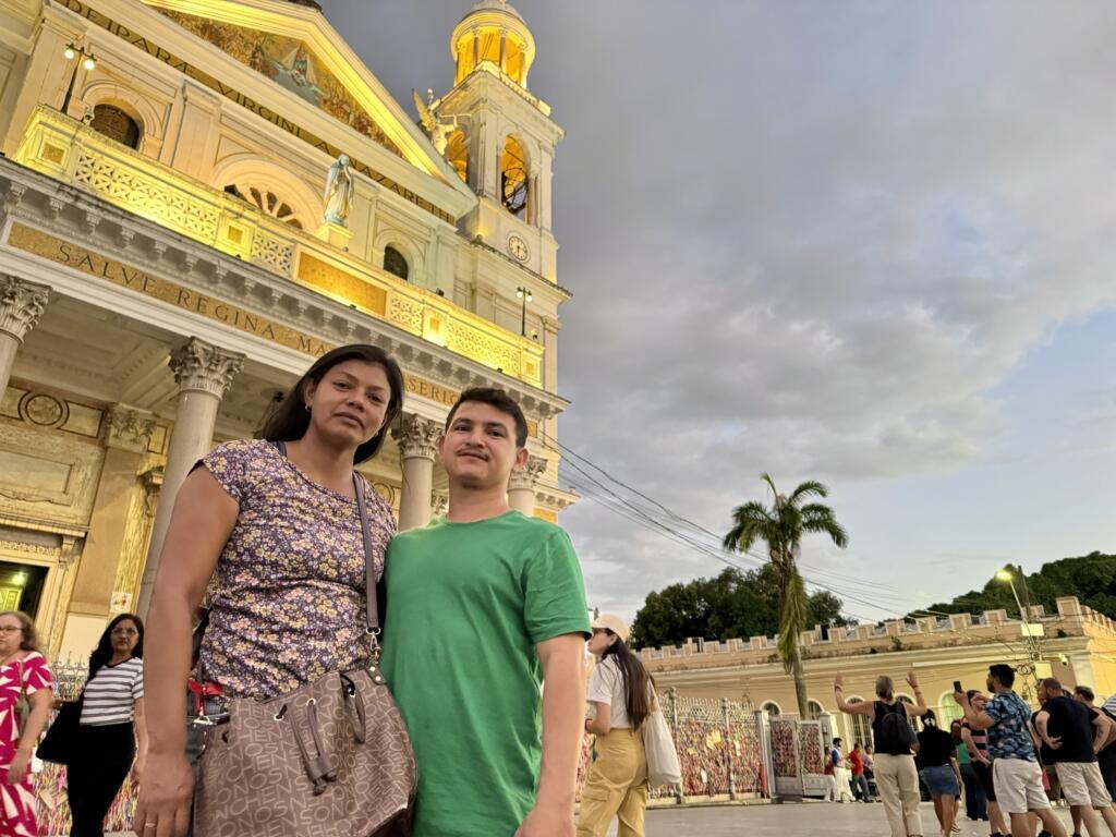 Em frente à Basílica de Nazaré, Virginia Cardoso duvida que trabalho de manutenção das obras e restaurações feitas seja mantido a longo prazo em Belém.