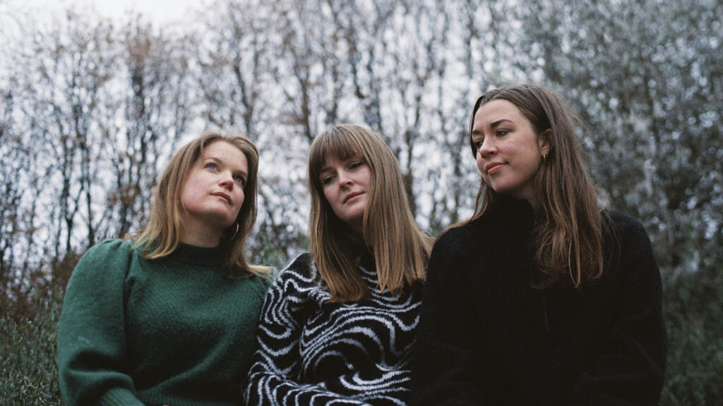 Aurom trio.
