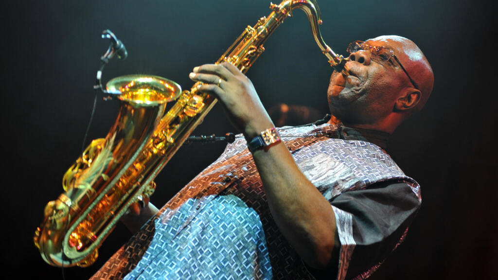 Manu Dibango est dans les «Bonnes Pulsations du Monde» du 6 avril 2025.