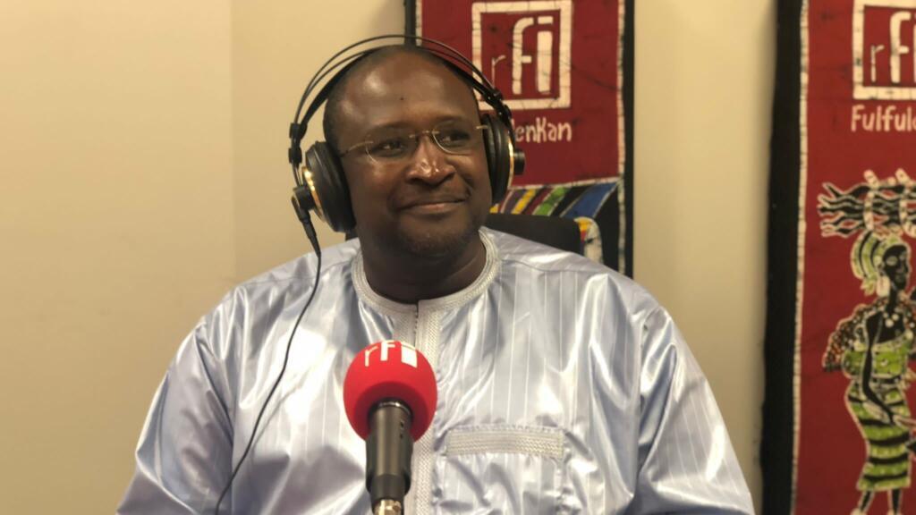 Le Dr Amadou Sall lors de l'enregistrement de son portrait dans l'émission Priorité Santé, dans les studios de RFI à Dakar, au Sénégal.