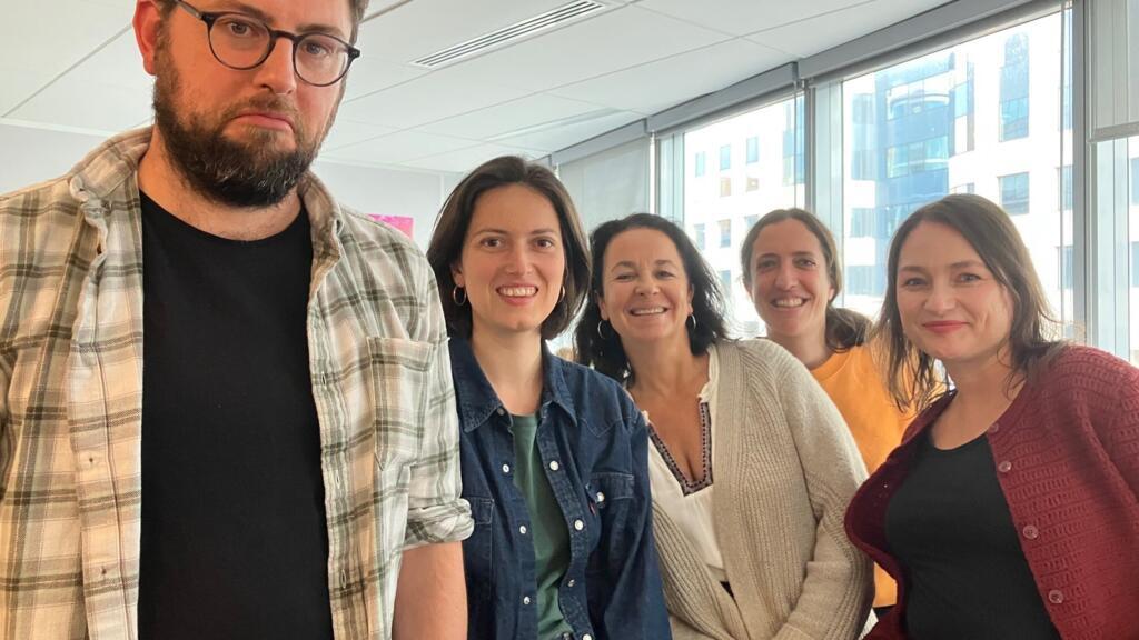 Simon Rozé, Juliette Quef, Anne-Cécile Bras, Lucile Gimberg et Amanda Morrow.