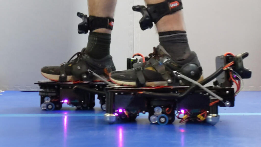 Ekto One se présente comme de véritables bottes de sept lieues robotisées capables de nous faire parcourir n’importe quel monde imaginaire, aussi grand soit-il.