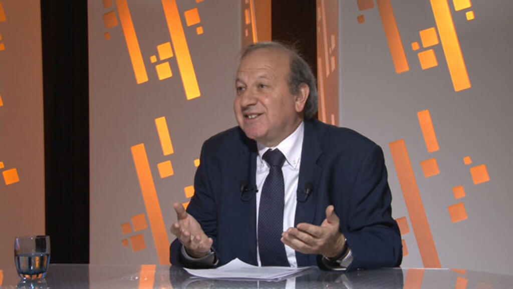 O economista Henri Stedyniak, do Observatório Francês da Conjuntura Econômica, ressalta que o dinheiro da poupança pode ajudar a financiar a transição ecológica na França.