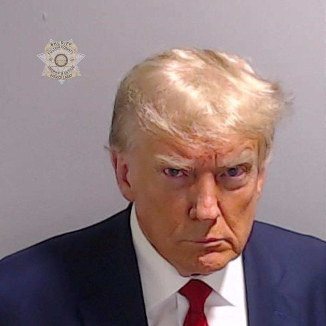 La photo d'identité judiciaire («mugshot») de l'ancien président américain Donald Trump, prise lors de sa brève incarcération à Atlanta, le 24 août 2023.