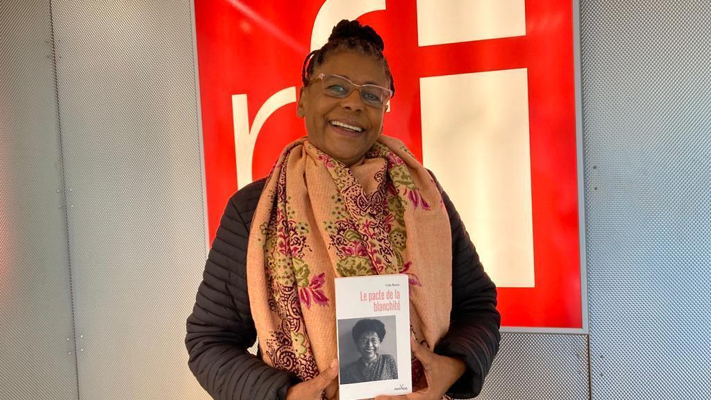 A ativista Cida Bento lança seu livro "O Pacto da Branquitude" na França.