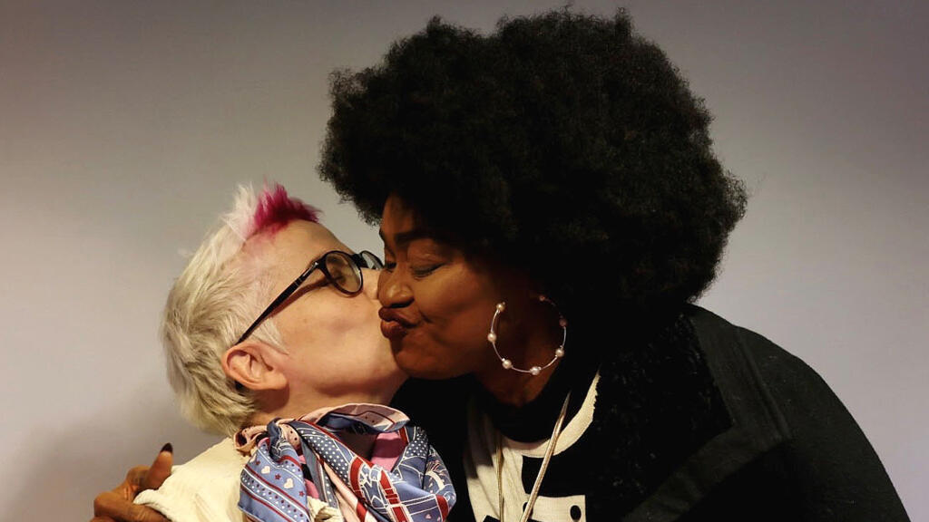 Oumou Sangaré et Laurence Aloir après l’entretien à RFI.