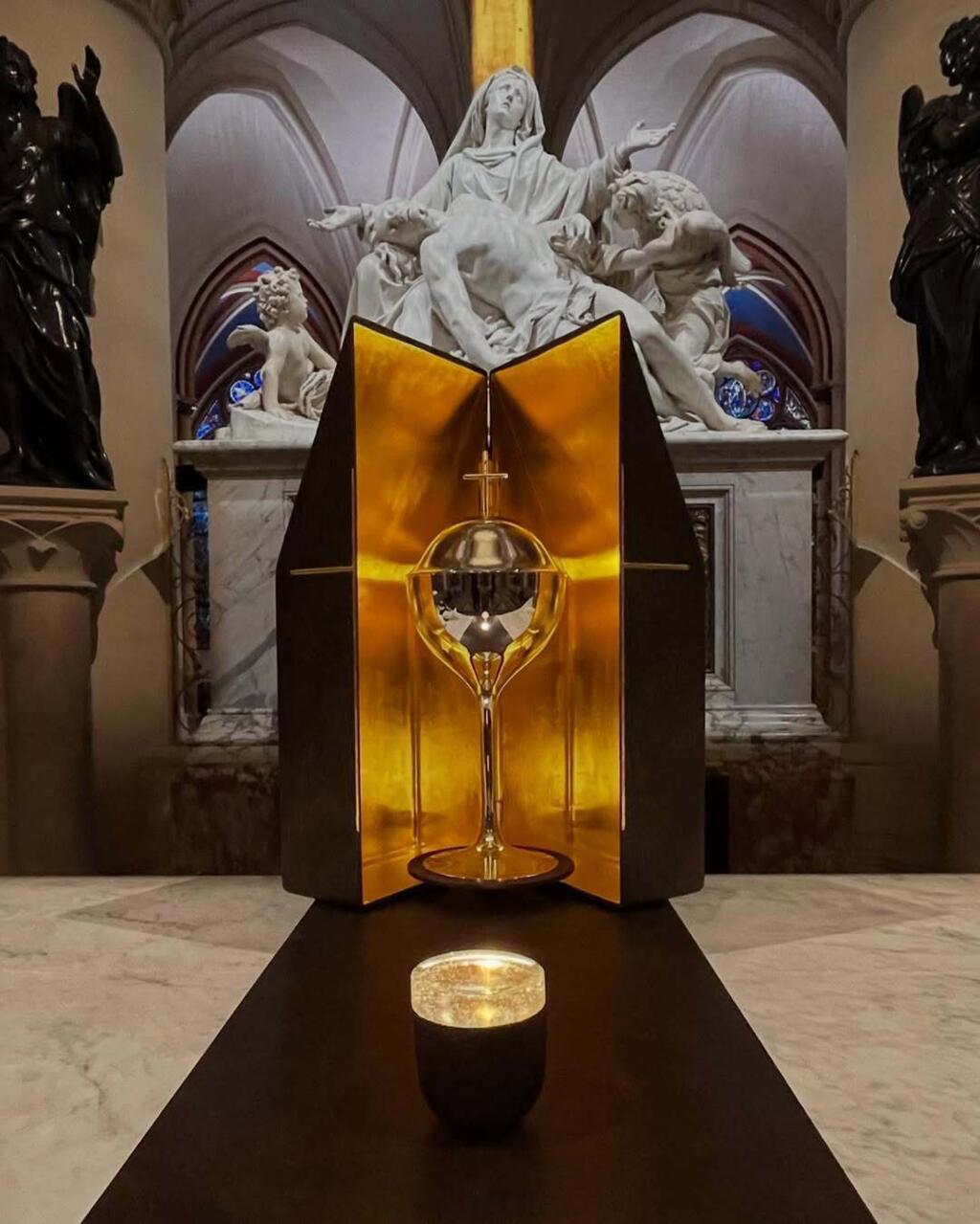 Tabernacle s’ouvre dessiné par Guillaume Bardet réalisé par  @marischaelorfev