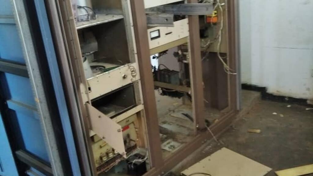 Instalações da Rádio Pentagrama FM foram vandalizadas e provocaram a interrupção da transmissão da emissora, segundo funcionários.