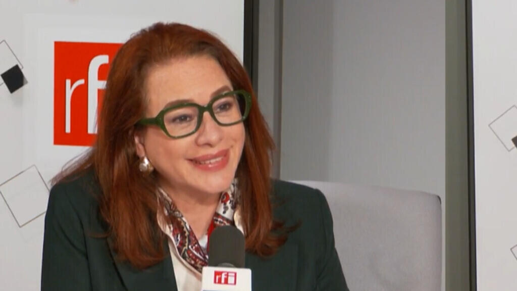 Maria Fernanda Espinosa dans les studios de RFI, le 3 novembre 2025.
