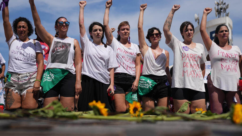 Brésil: à Rio, les femmes dans la rue pour dénoncer une «épidémie de féminicides»