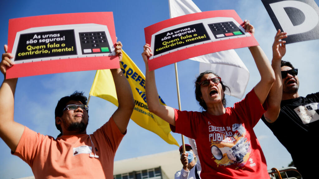 Protesto contra cortes salariais dos servidores federais e do governo Bolsonaro em Brasília, Brasil. 3 de Agosto de 2022