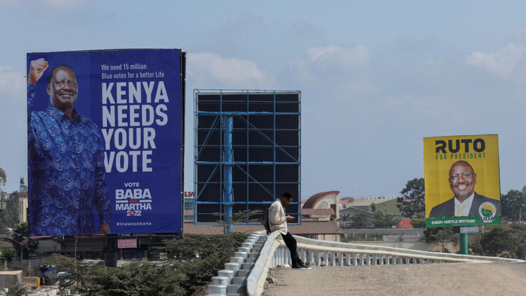Les affiches de campagne des deux principaux candidats à l'élection présidentielle au Kenya, Raila Odinga et William Ruto, à Nairobi le 25 juillet 2022.