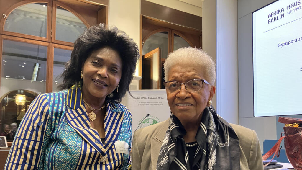 L'ambassadrice Louise Nzanga Ramazani et le prix Nobel de la paix Ellen Johnson Sirleaf.