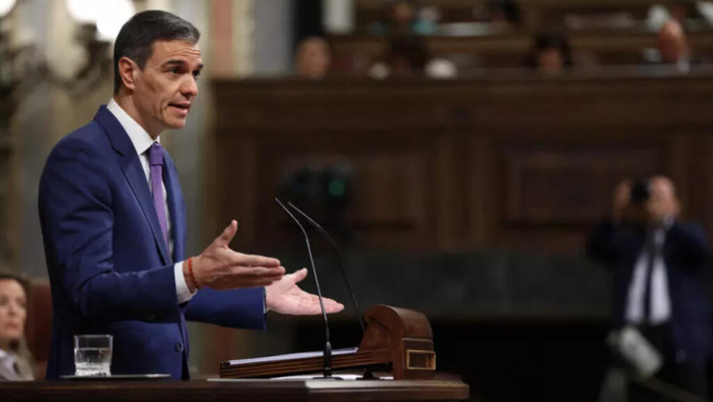 À la Une: jusqu'à 500 000 sans-papiers régularisés en Espagne