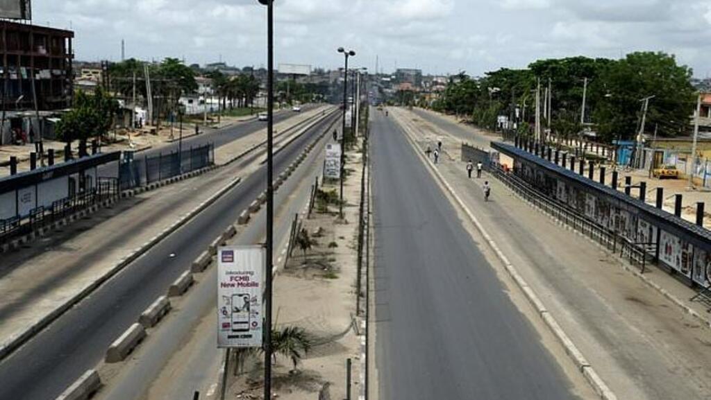 Une rue déserte à Lagos, au Nigeria, pendant le confinement en avril 2020.