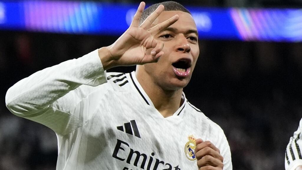 L'attaquant français Kylian Mbappé a signé un triplé avec le Real Madrid face à Manchester City, le 19 février 2025.