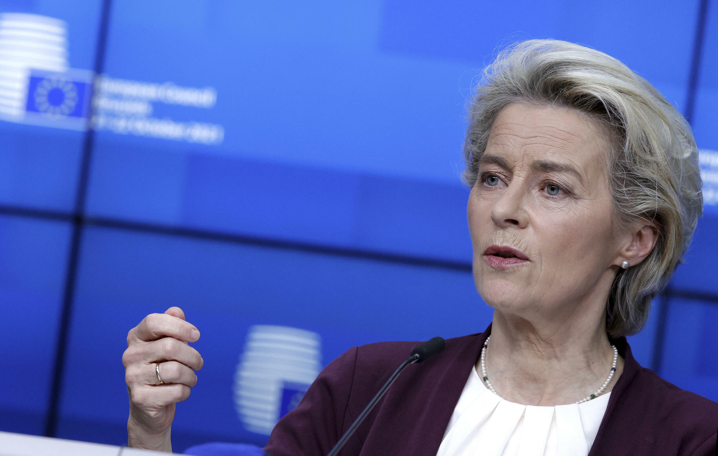 https://s.rfi.fr/media/display/5069c4ae-3366-11ec-b08f-005056bf30b7/ursula-von-der-leyen-commission-europeenne-1.jpg