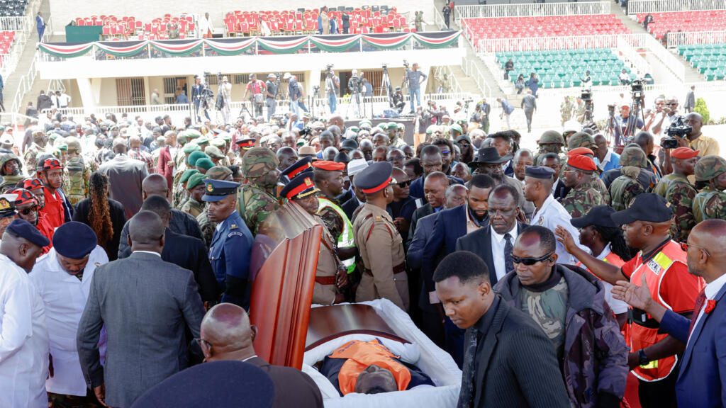 Le Kenya rend hommage au défunt opposant Raila Odinga, une cérémonie marquée par une bousculade meurtrière
