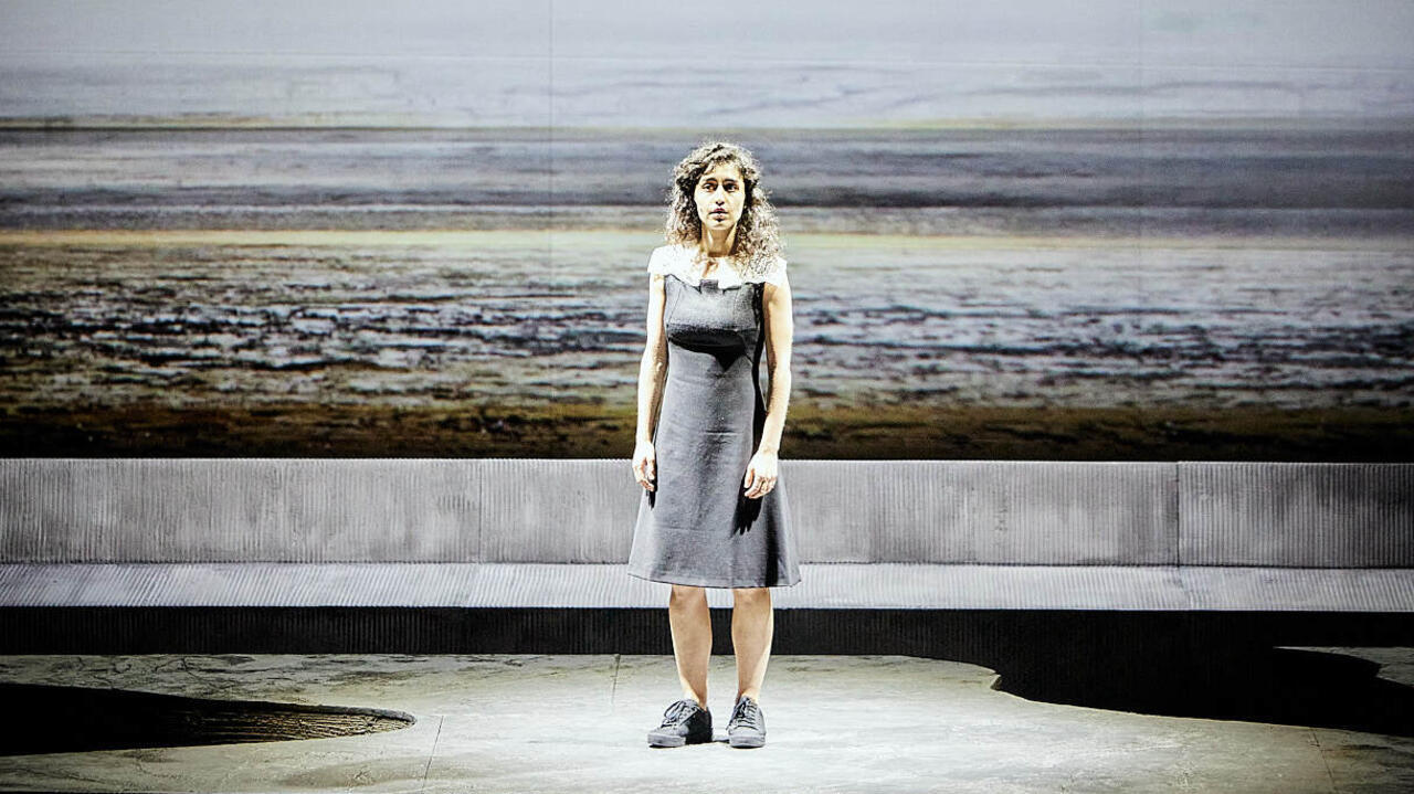 Theater "Iphigenia" directed by Anne Théron, "we must put an end to