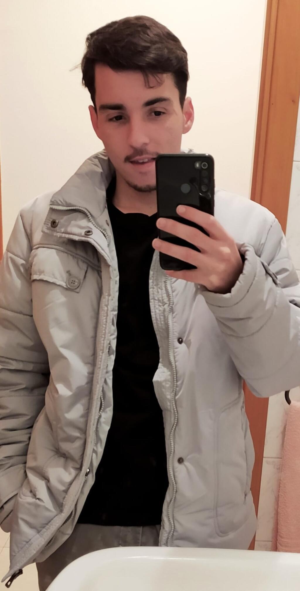 Lucas Ferreira trocou a Itália por Liverpool em busca de uma oportunidade de trabalho antes do Brexit.