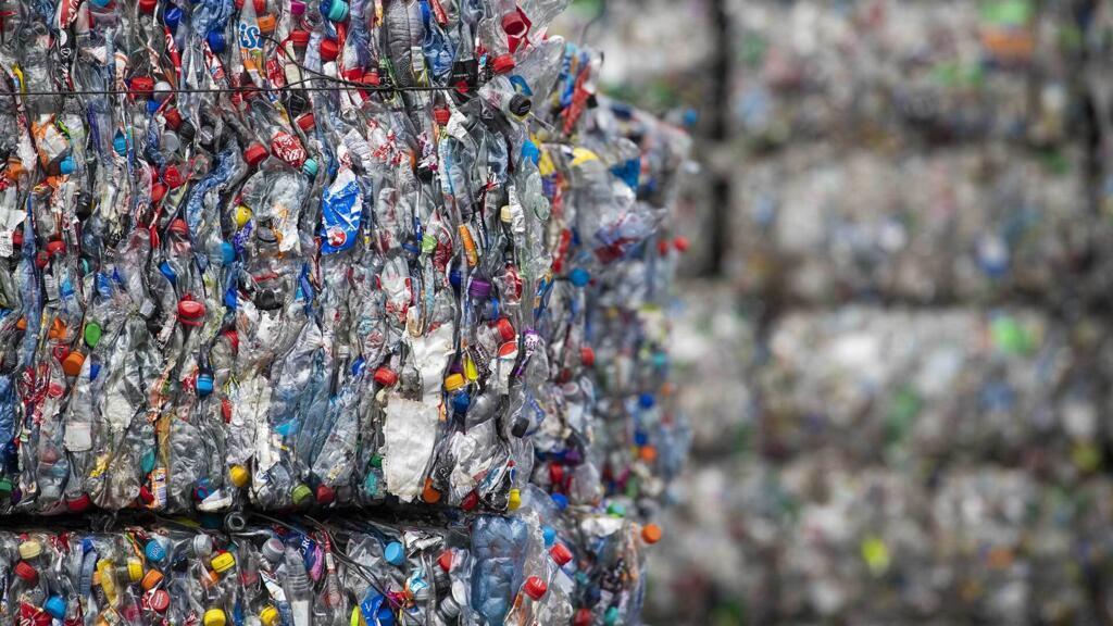 En Haïti, ils transforment les déchets plastiques en objets utiles