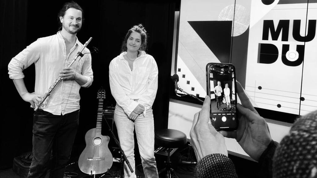 Gabi Hartmann, Robby Marshall et Brigitte Batcave à RFI.