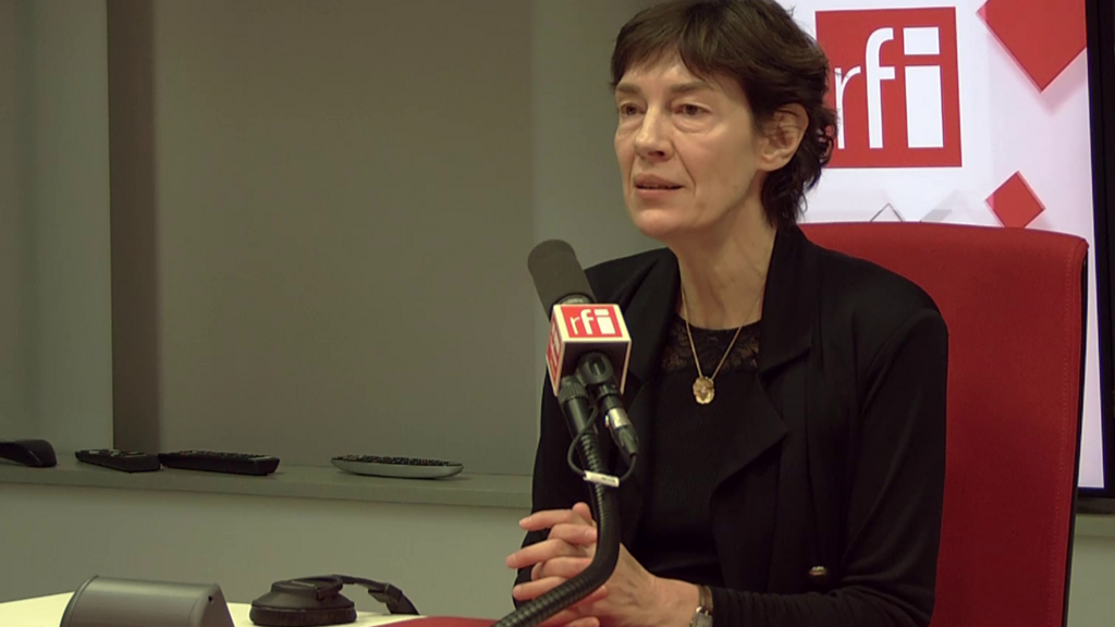 Anne Bouverot, envoyée spéciale du président de la République pour le sommet de Paris pour l’action de l’IA, dans le studio de RFI.