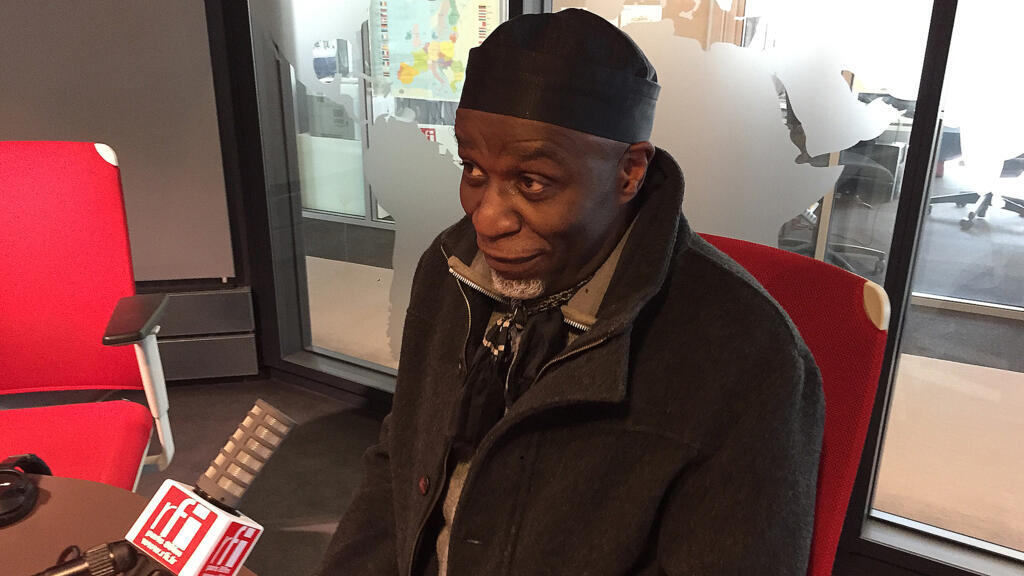 Ray Lema interloqué par la surprise que nous lui réservons pour son anniversaire !