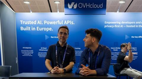 Germain Masse sur le stand OVH lors du Raise summit 2025.