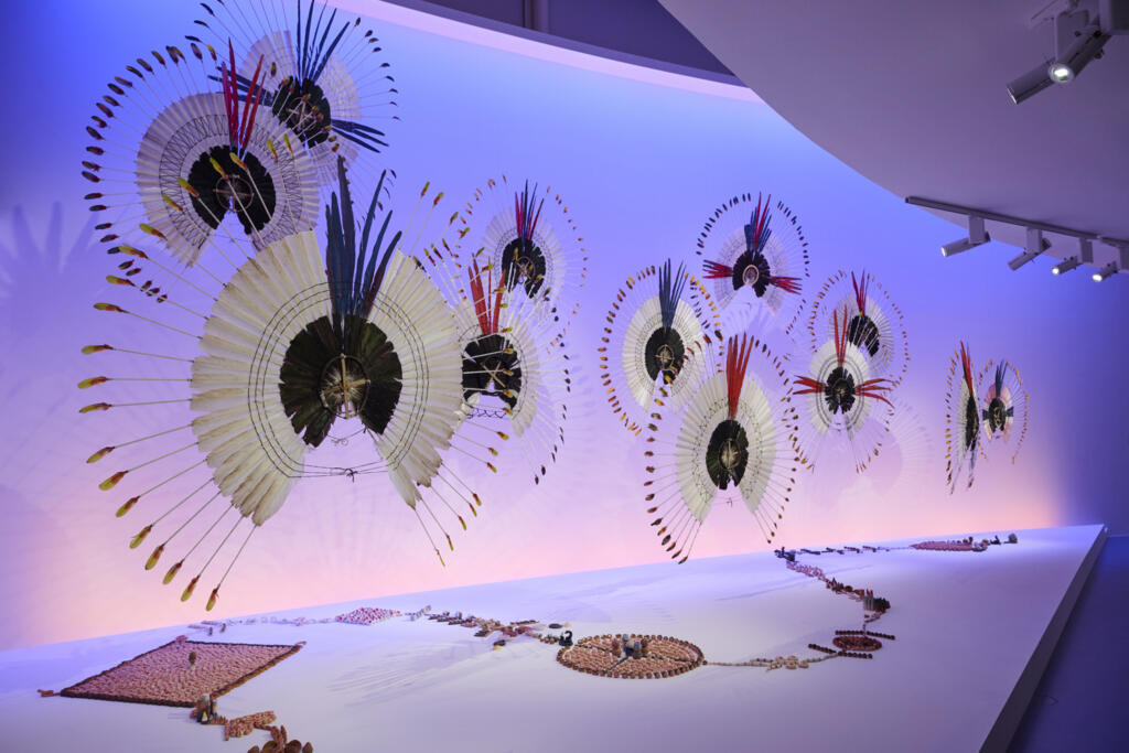 Vue de l'exposition « Amazônia. Créations et futurs autochtones »