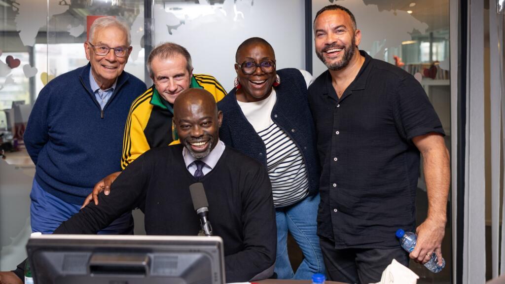 Patrice Blanc-Francard, Fred Goaty, Sylvère-Henry Cissé, Aline Afanoukoé, Bruce Ykanji dans le studio de RFI.