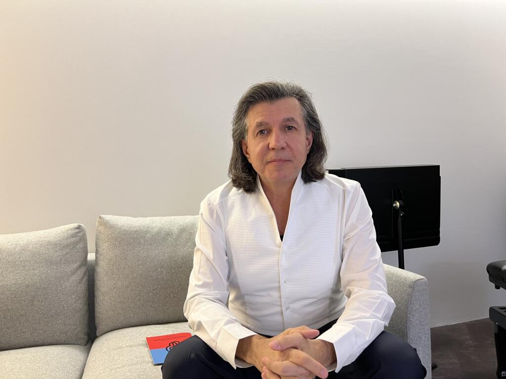 O maestro e diretor do Neojiba, Ricardo Castro.