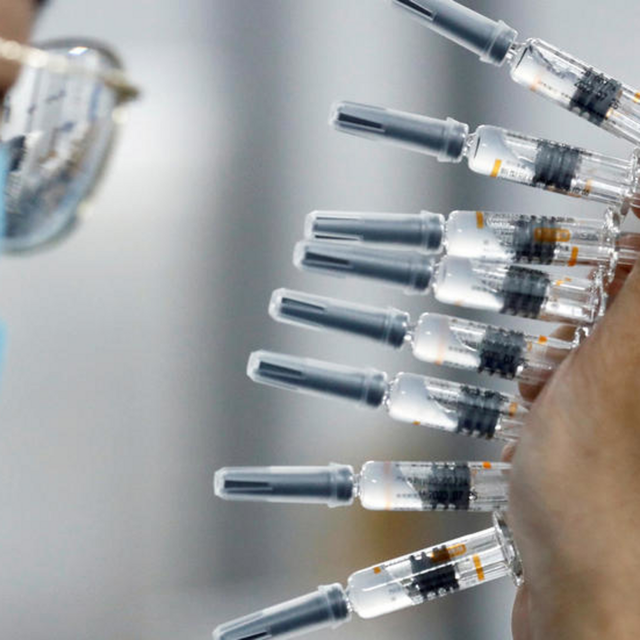 国产科兴频出意外港人反过来用biontect疫苗