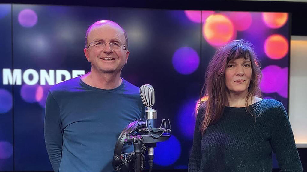 Guillaume de Chassy et Élise Caron à RFI.