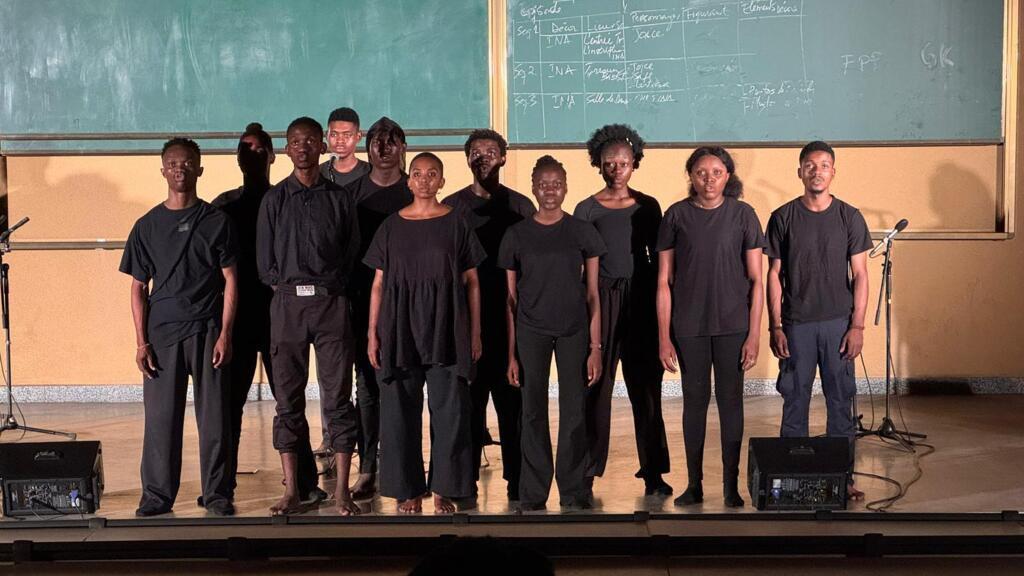 Le lauréat du prix RFI théâtre 2025 livre une première pièce poignante sur les violences dans l'est de la RDC