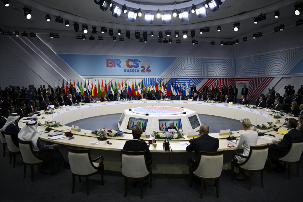 O presidente russo Vladimir Putin discursa na sessão de formato estendido da Cúpula do Brics em Kazan, Rússia, quarta-feira, 23 de outubro de 2024.
