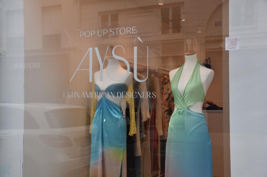 Aysú abriu em Paris uma pop-up durantes os meses de junho e julho de 2024, uma loja efêmera que divulgou mais de 20 marcas durante o verão europeu.