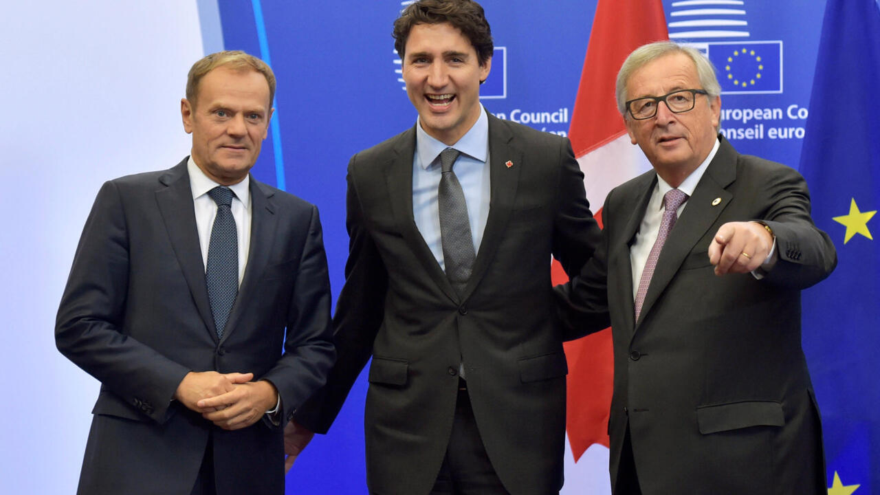 Firma del polémico acuerdo comercial 