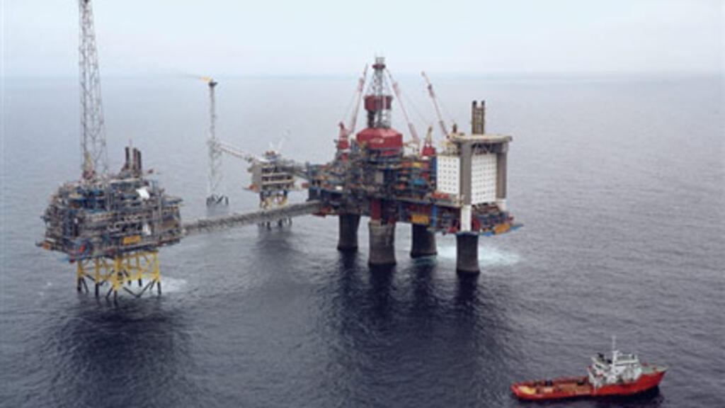 CO2 do processo produtivo da extração de petróleo e gás pode ser capturado e utilizado nas próprias reservas - evitando, assim, o despejo do gás na atmosfera. (Foto de 15 de maio de 2008)