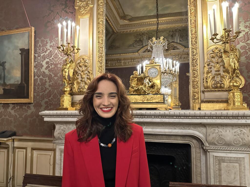 A ativista brasileira Marina Paula Oliveira foi premiada no Quai d'Orsay, em Paris, em 7 de dezembro de 2023.