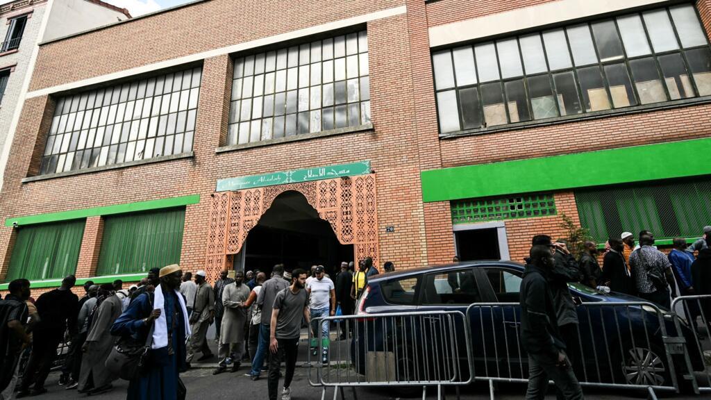 Têtes de cochons devant des mosquées en France: 11 personnes arrêtées en Serbie
