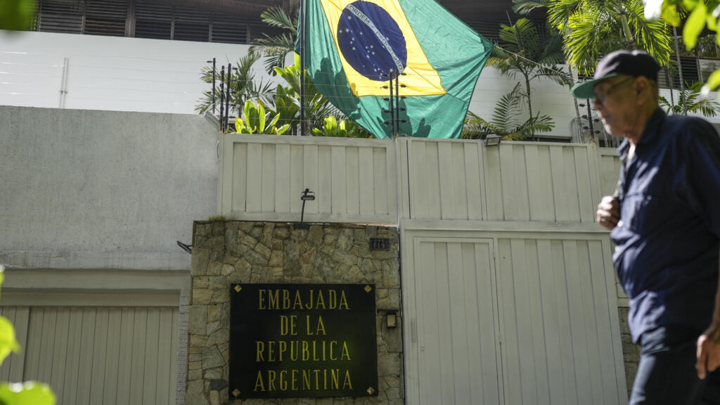 Desde a expulsão da missão diplomática argentina por Caracas no início de agosto, o Brasil tem fornecido segurança ao prédio argentino e garantido seu funcionamento.