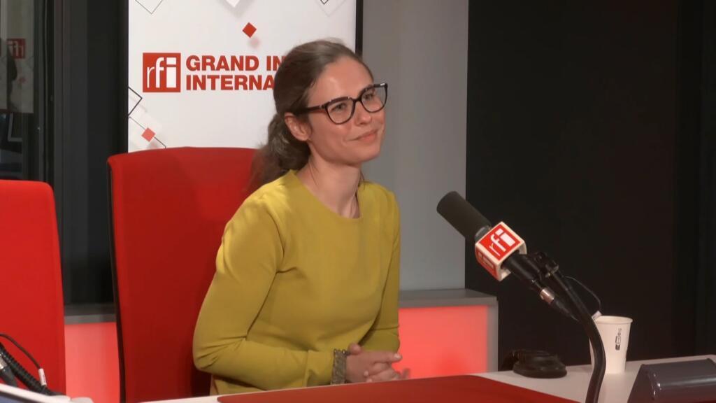 Anastasia Fomitchova, docteure en science politique, autrice de «Volia. Engagée volontaire dans la résistance ukrainienne» (Grasset), dans le studio de RFI, le 2 octobre 2025.