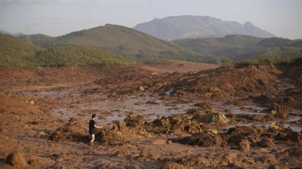 O rompimento da barragem de Fundão, em Minas Gerais, matou 19 pessoas, destruiu dezenas de casas e devastou a flora e a fauna do território da comunidade indígena Krenak, em novembro de 2015.