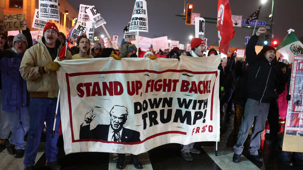 Aux États-Unis, la polémique continue après la mort de Renee Good, tuée par l'ICE