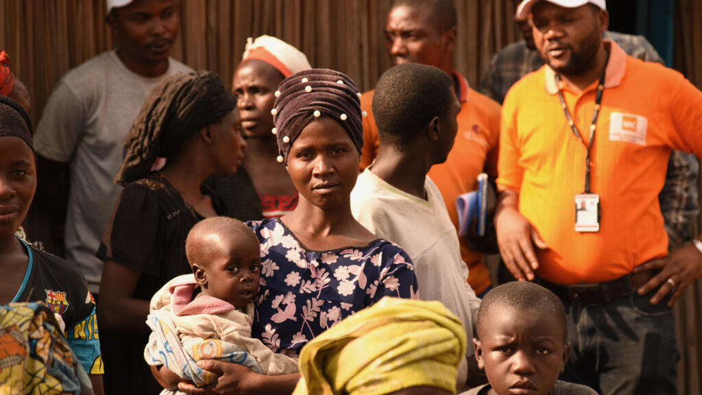 Fohishaning shaxsiy surati Ot xoroz mushukni sikadi