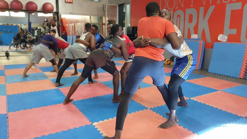 Entrainement du dimanche 16 janvier avec le coach Pape Kane et ses combattants de MMA en formation, à Dakar.